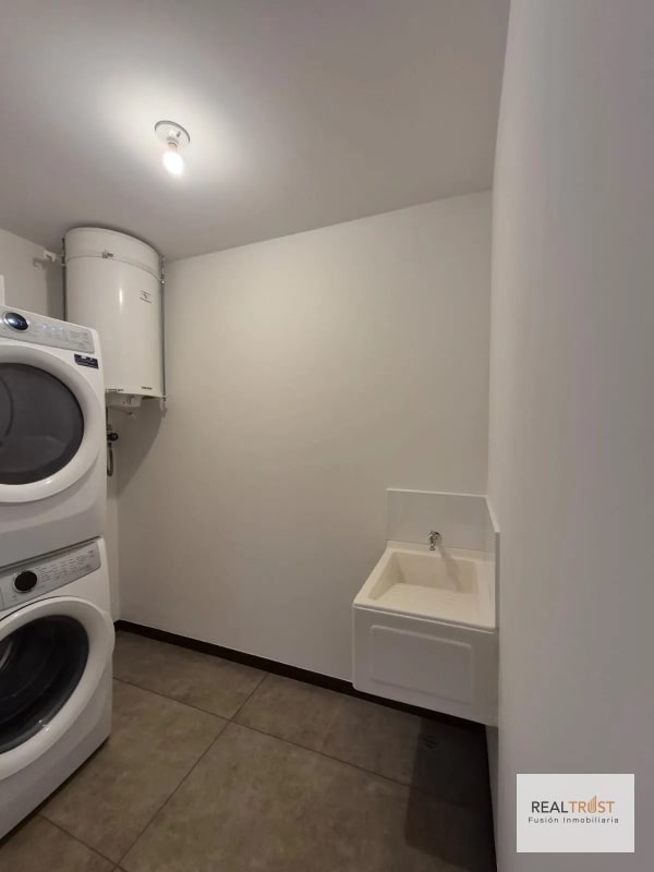 EN RENTA PRECIOSO APARTAMENTO CON TERRAZA, SAN LÁZARO ZONA 15 - 2