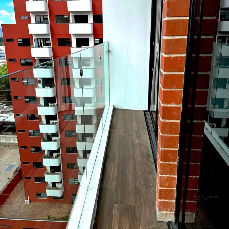 APARTAMENTO EN VENTA EN ZONA 14 EN NIVEL ALTO - 5