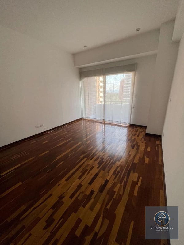 Apartamento en renta en edificio Torre Quattro, zona 14 - 8