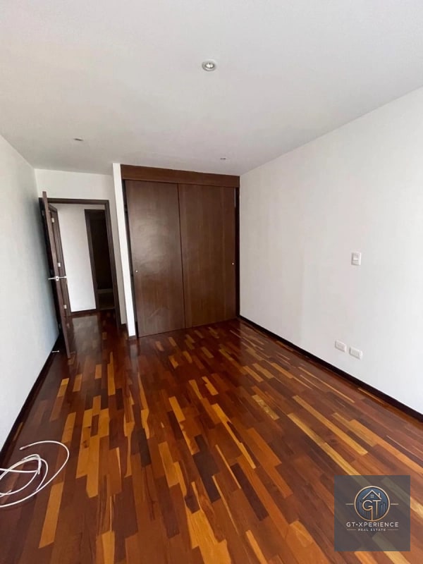 Apartamento en renta en edificio Torre Quattro, zona 14 - 5