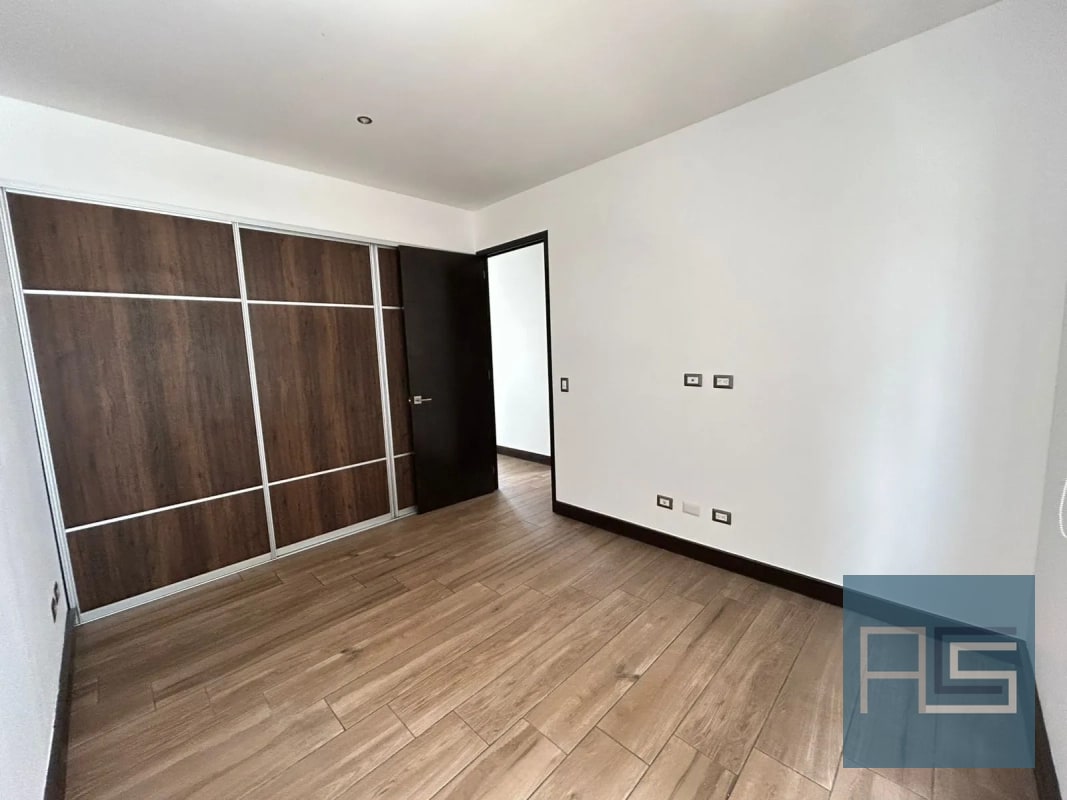 Apartamento en Venta, zona 10 cerca de Oakland Mall, La Estación, Diagonal 6 - 9