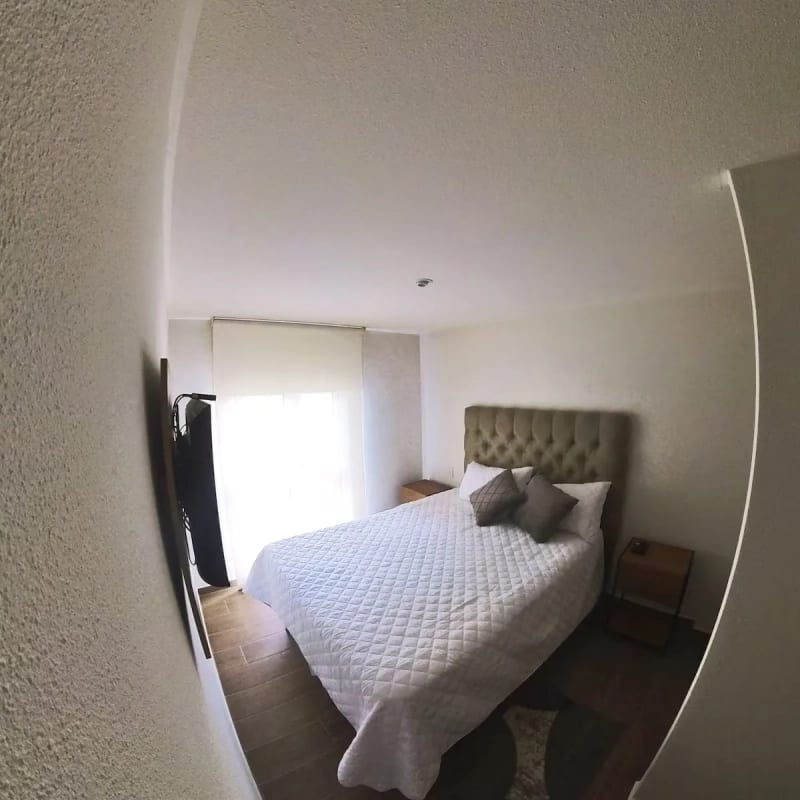 Dormitorio principal — Apartamento en renta, amueblado y equipado en Parque Mateo, zona 7 — Apartamento en Alquiler en Parque Mateo, Zona 7, Guatemala, Ciudad — foto 4 de 13