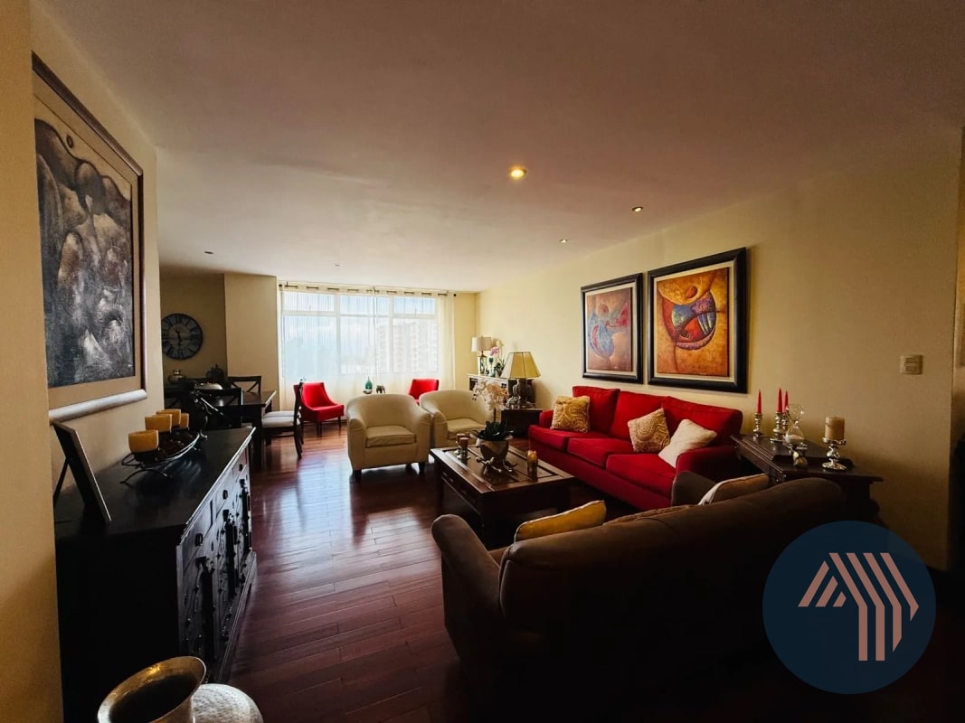 VENTA DE CÉNTRICO Y AMPLIO APARTAMENTO - BENEVENTO, ZONA 14 - 1