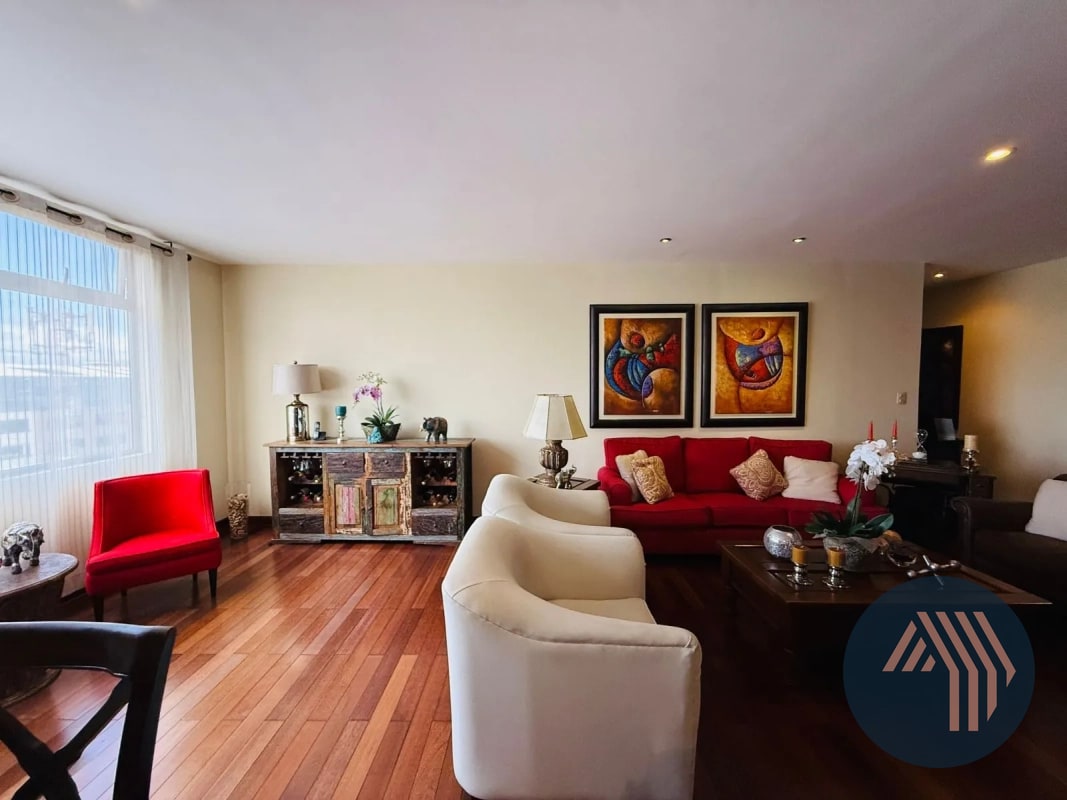 VENTA DE CÉNTRICO Y AMPLIO APARTAMENTO - BENEVENTO, ZONA 14 - 14