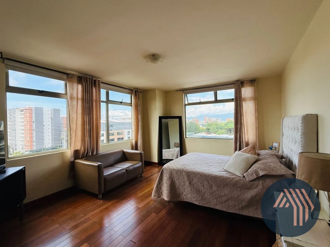 VENTA DE CÉNTRICO Y AMPLIO APARTAMENTO - BENEVENTO, ZONA 14 - 5