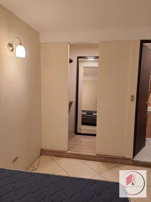 RENTA DE céntrico apartamento de una habitación en zona 10 a una cuadra de Oakland Mall diagonal 6 — Apartamento en Alquiler en Zona 10, Guatemala, Ciudad — foto 11 de 17