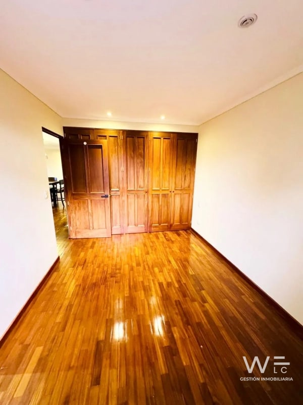VENDO APARTAMENTO ZONA 10 - 8