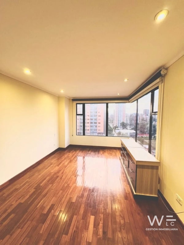 VENDO APARTAMENTO ZONA 10 - 7