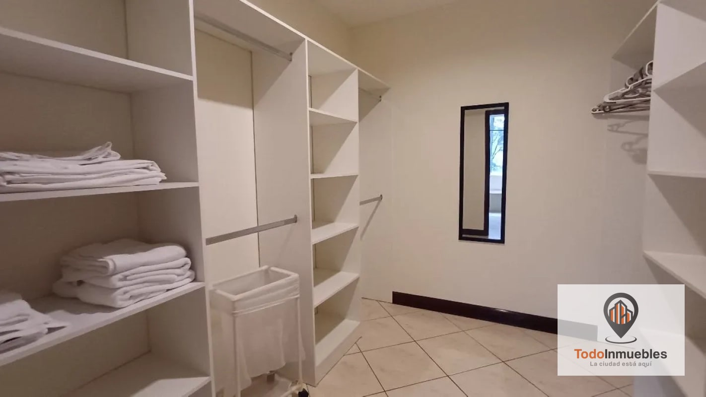 Apartamento Amueblado de 198 m2 en Renta en Milenia - 13