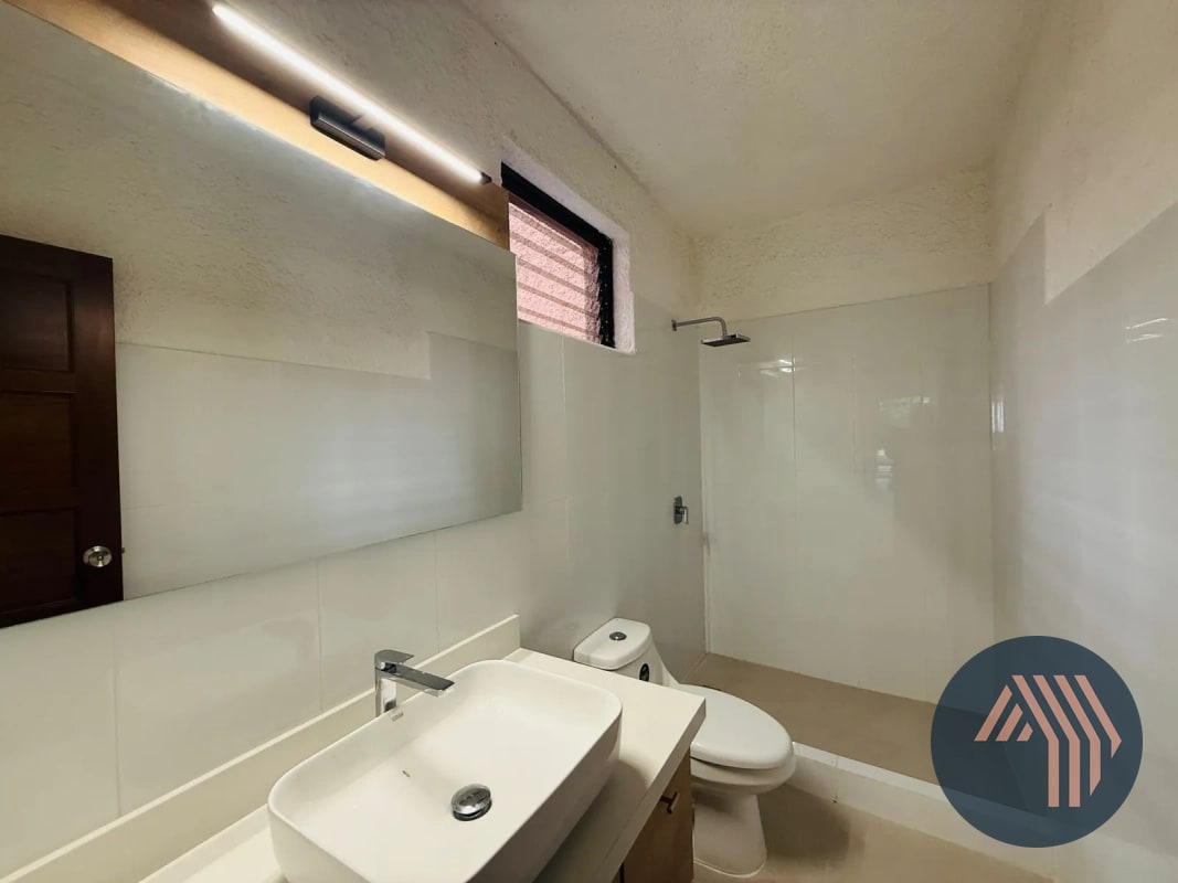 ALQUILER DE APTO. TIPO TOWNHOUSE - LA SOLANA, ZONA 15 - 13