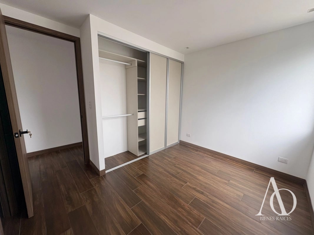 Apartamento en Alquiler / Venta Edificio Vila Quince, zona 15 VH2 N8 / EN DIRECTO 01 - 7