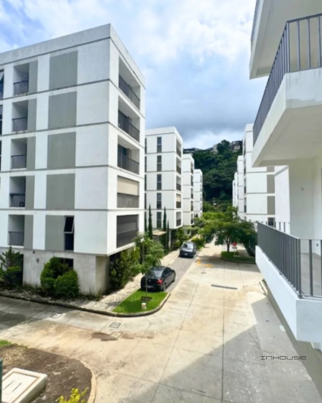 APARTAMENTO EN RENTA ZONA 13 IRIDIA CON AMPLIA TERRAZA - 1