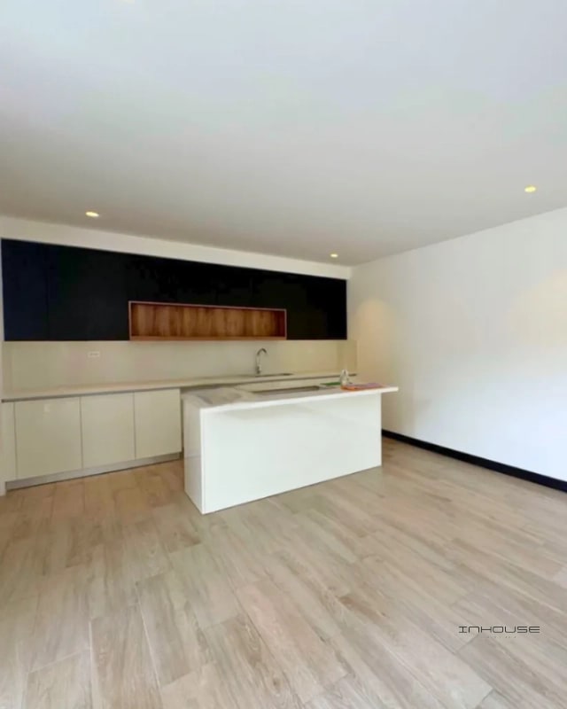 APARTAMENTO EN RENTA ZONA 13 IRIDIA CON AMPLIA TERRAZA - 13