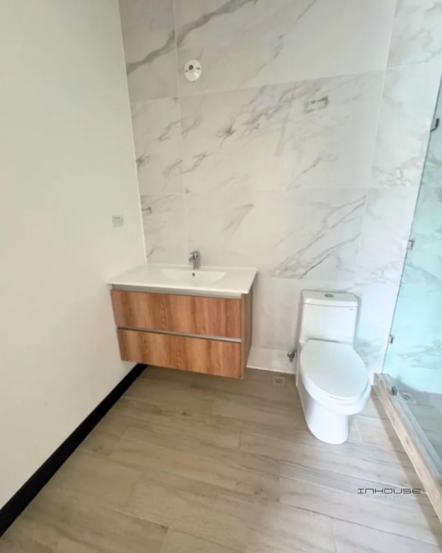 APARTAMENTO EN RENTA ZONA 13 IRIDIA CON AMPLIA TERRAZA - 4