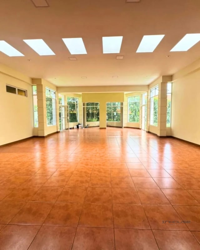 APARTAMENTO EN RENTA ZONA 13 IRIDIA CON TERRAZA - 2