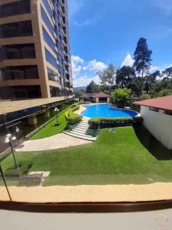 Apartamento en Renta Zona 10 — Apartamento en Alquiler en Zona 10, Guatemala, Ciudad — foto 3 de 8