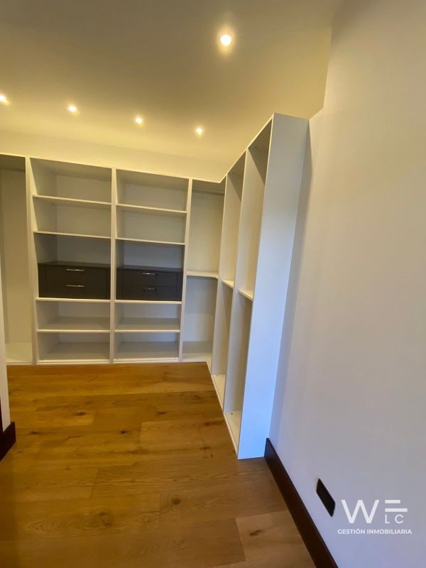 VENDO APARTAMENTO ZONA 16 - 11