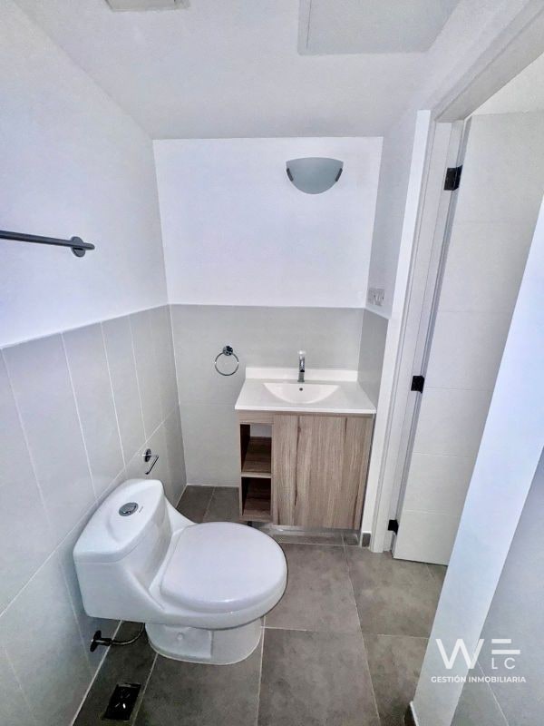 VENDO APARTAMENTO ZONA 10                  CODIGO: 1001-R-470 - 7