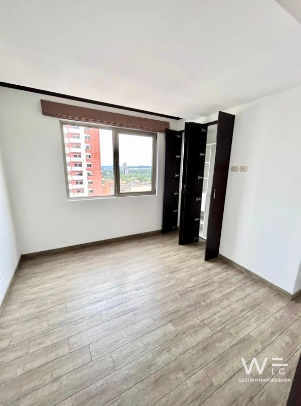 ALQUILO APARTAMENTO ZONA 10 - 9