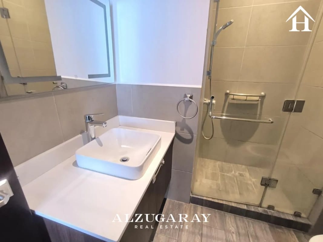 APTO. ELEGANTE CON BALCÓN -3 HAB/ LIRIOS DE CAYALÁ, Z. 16 — Apartamento en Alquiler en Lirios de Cayalá I, Zona 16, Guatemala, Ciudad — foto 2 de 11