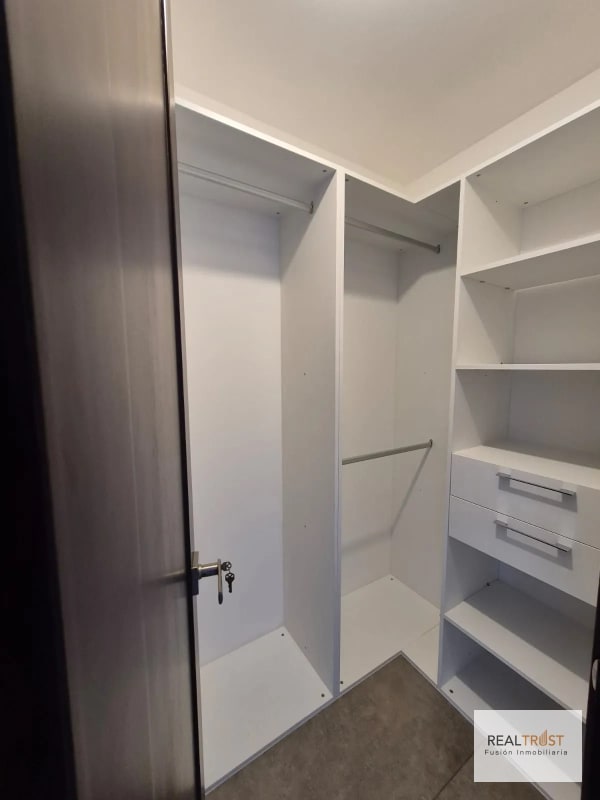 EN VENTA PRECIOSO APARTAMENTO CON TERRAZA, SAN LÁZARO ZONA 15 - 6