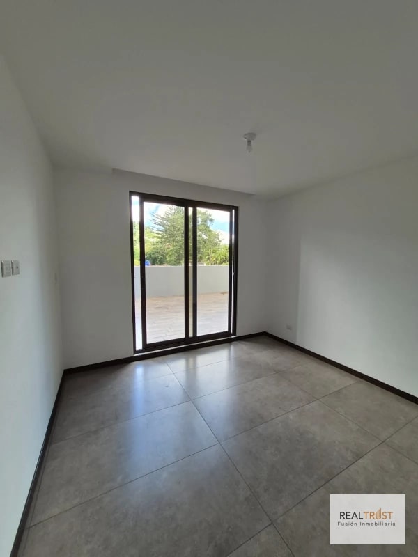 EN VENTA PRECIOSO APARTAMENTO CON TERRAZA, SAN LÁZARO ZONA 15 - 5