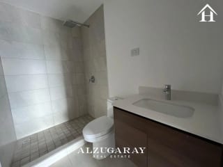 APTO NIVEL ALTO C/ VISTA	 2 HAB. / EDIFICIO IQ10 Z.10 — Apartamento en Venta en Zona 10, Guatemala, Ciudad — miniatura 3 de 10