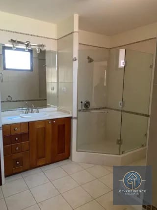 Lindo y amplio apartamento en venta en edificio zona 14 — Apartamento en Alquiler en Zona 14, Guatemala, Ciudad — miniatura 4 de 7