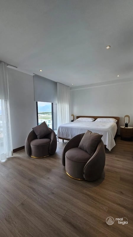APARTAMENTO ZONA 13 - 8