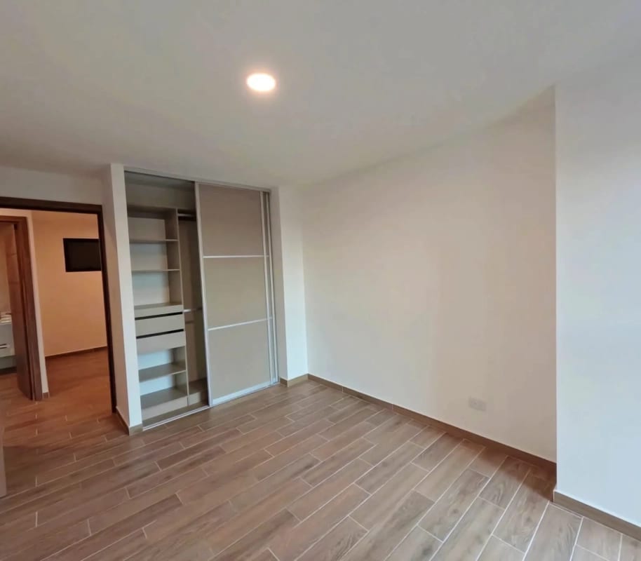 APARTAMENTO en VENTA EDIFICIO PARQUE 14- Zona 14 — Apartamento en Venta en Zona 14, Guatemala, Ciudad — foto 3 de 10