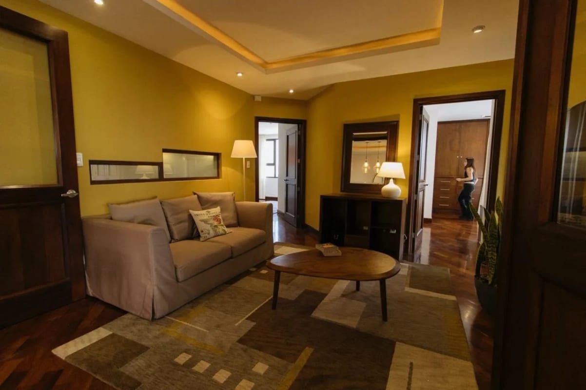 RENTA ELEGANTE APARTAMENTO AMUEBLADO 3 HAB ZONA 10 — Apartamento en Alquiler en Santa María, Zona 10, Guatemala, Ciudad — foto 5 de 9