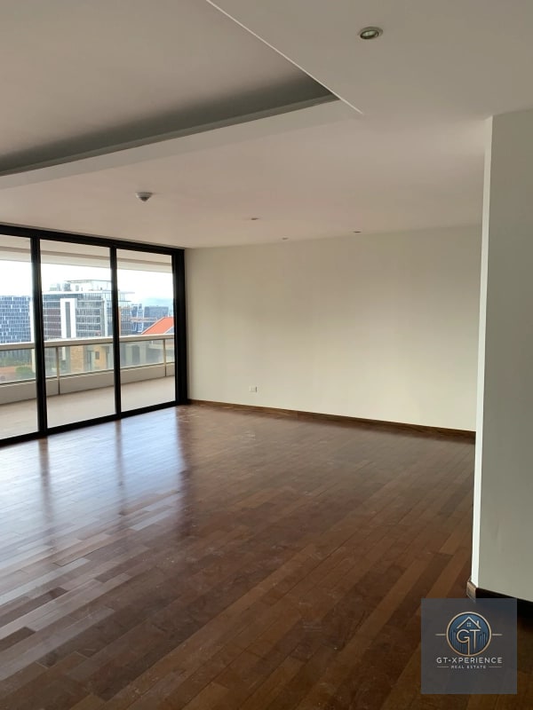 Lindo y amplio apartamento en Tiffany II, Zona 10 - 1