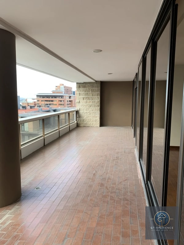 Lindo y amplio apartamento en Tiffany II, Zona 10 - 17