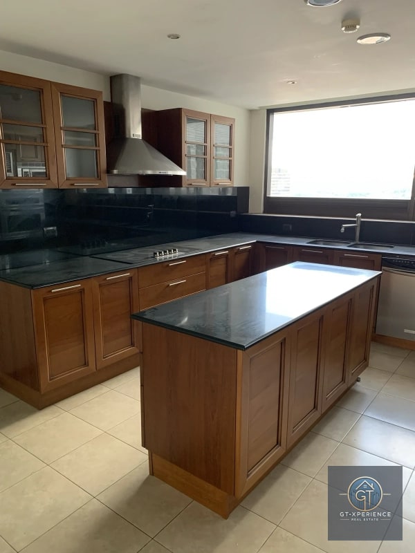 Lindo y amplio apartamento en Tiffany II, Zona 10 - 16