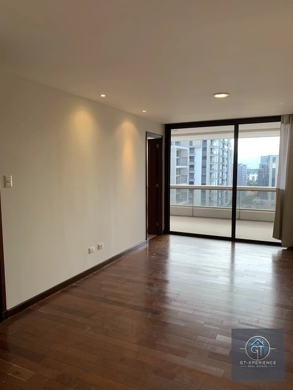 Lindo y amplio apartamento en Tiffany II, Zona 10 - 12
