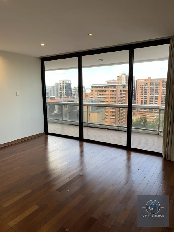 Lindo y amplio apartamento en Tiffany II, Zona 10 - 9