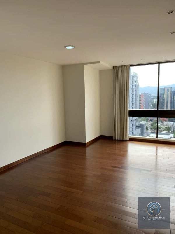 Lindo y amplio apartamento en Tiffany II, Zona 10 - 7