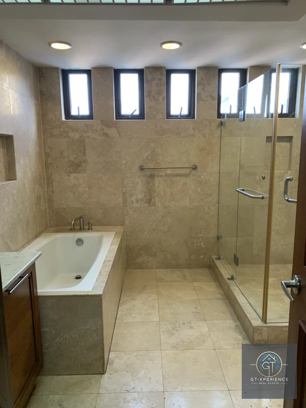 Lindo y amplio apartamento en Tiffany II, Zona 10 - 2