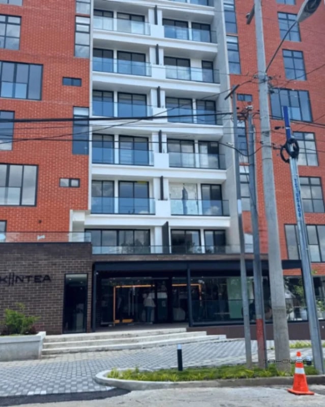 APARTAMENTO EN NIVEL BAJO EN VENTA ZONA 15 PARA ESTRENAR - 1