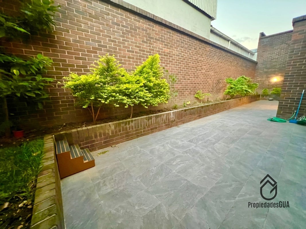 Apartamento con terraza y jardin 4 hab - 15