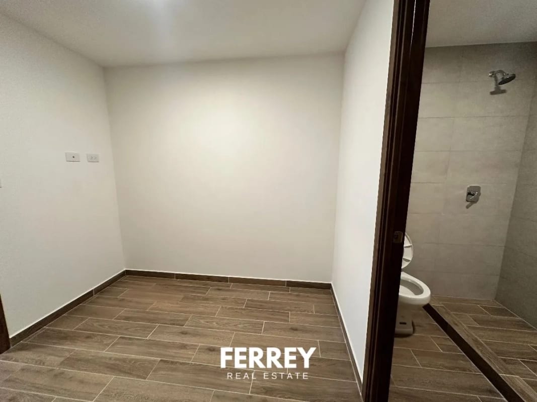 parque 14, amplio con cuarto de servicio — Apartamento en Alquiler en Parque 14, Zona 14, Guatemala, Ciudad — foto 12 de 15