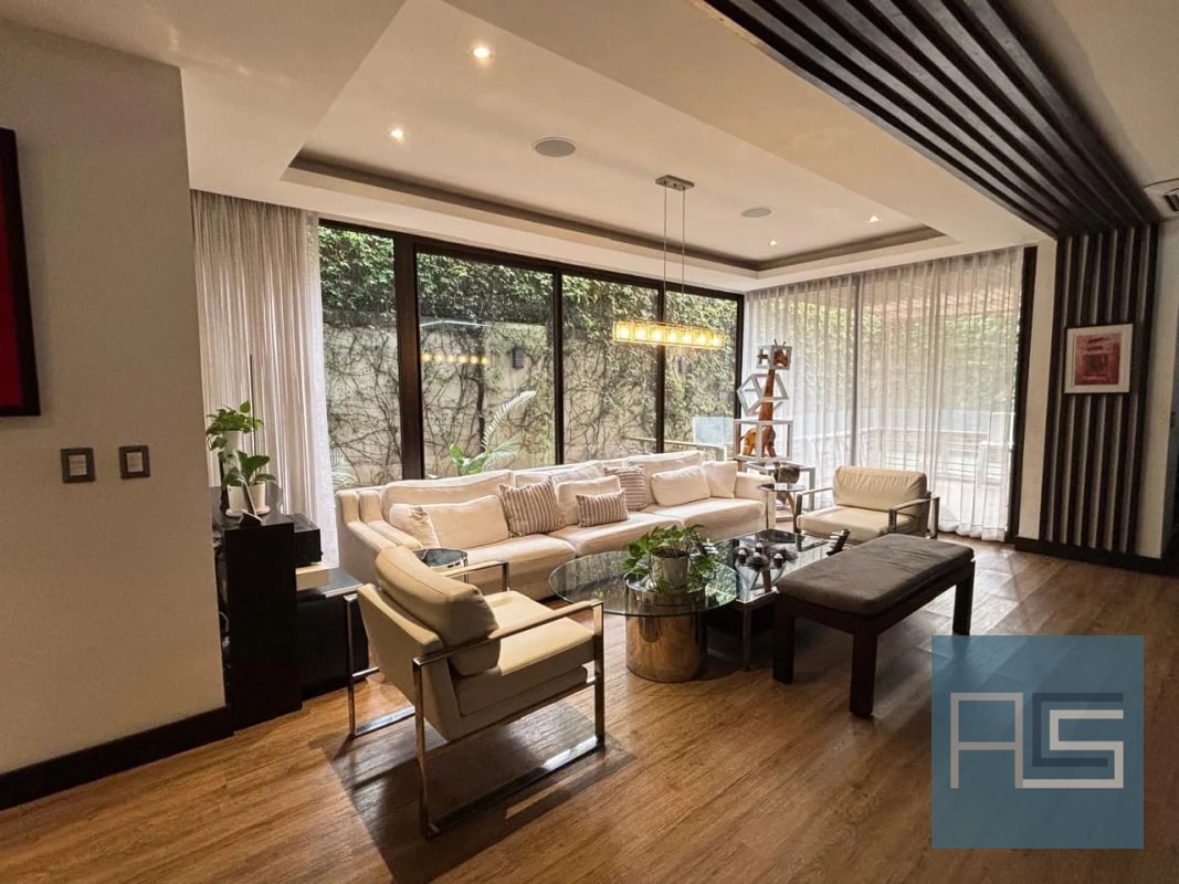 Moderno y amplio apartamento de 2 niveles, 4 hab. con jardín y 3 parqueos en Venta - 1