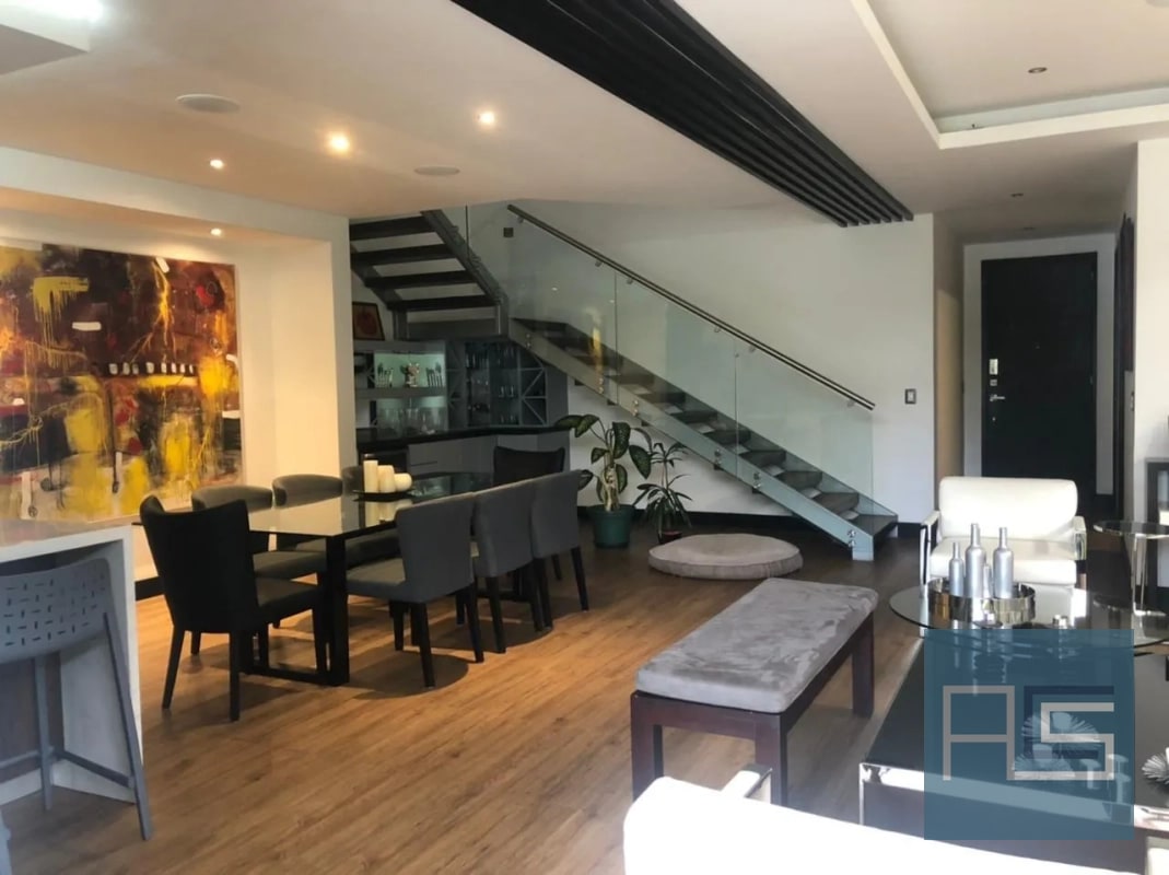 Moderno y amplio apartamento de 2 niveles, 4 hab. con jardín y 3 parqueos en Venta - 13