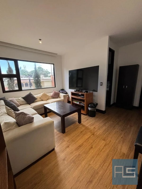 Moderno y amplio apartamento de 2 niveles, 4 hab. con jardín y 3 parqueos en Venta - 7