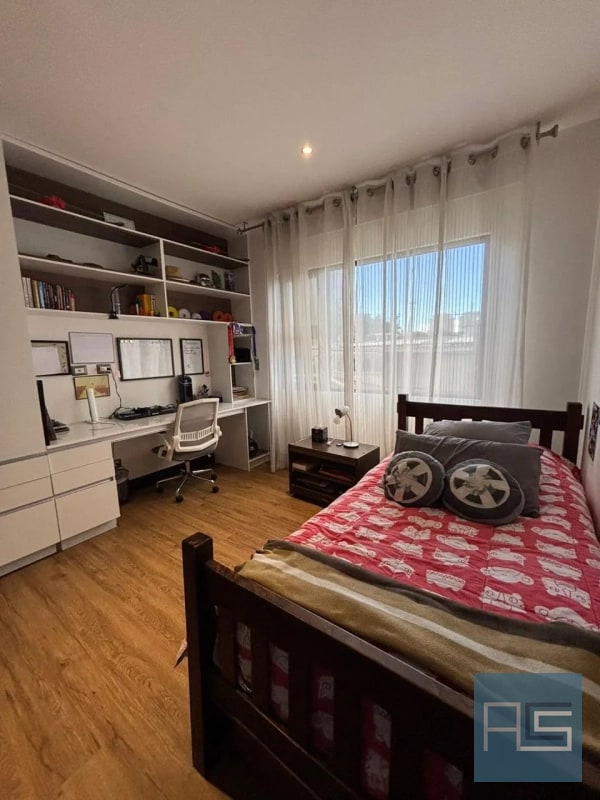 Moderno y amplio apartamento de 2 niveles, 4 hab. con jardín y 3 parqueos en Venta - 5