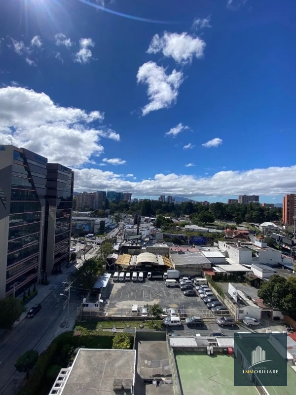Apartamento con balcón en renta zona 10 edificio Atarah - 14