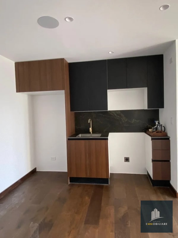 Apartamento con balcón en renta zona 10 edificio Atarah - 12