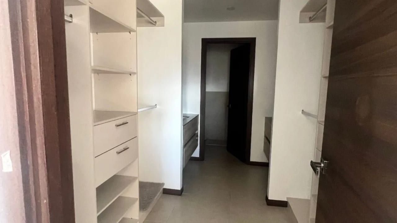 Apartamento Amueblado y Equipado MIRA zona 10 — Apartamento en Alquiler en Mira, Zona 10, Guatemala, Ciudad — foto 14 de 16