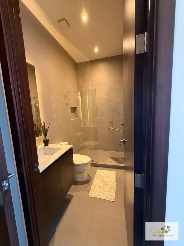 VENTA-APARTAMENTO ECHO TORRE I, ZONA 14. - 5