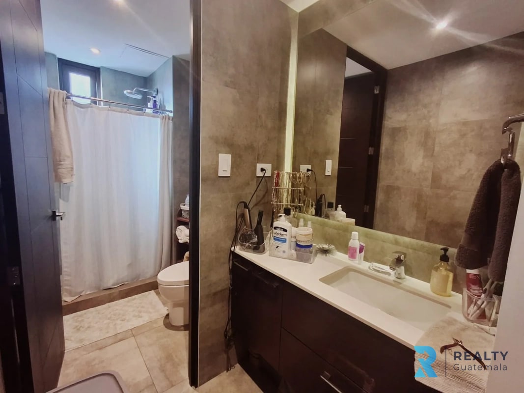 VENDO Apartamento  Zona 15, LIV - 2